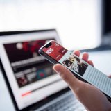Oltre 3.800 siti di informazione generati da AI: l’impatto della disinformazione in Italia