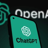 OpenAI pensa a un dispositivo AI “più pacifico dell’iPhone” firmato Sam Altman e Jony Ive