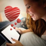 Flirtare con l’IA: il 24% degli americani considera infedeltà il rapporto con un chatbot