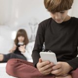 Per Mark Zuckerberg i social non creano dipendenza