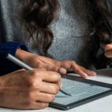 Amazon lancia Kindle Translate, l’AI che traduce gli e-book autoprodotti